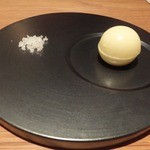 Point - レスキュールバター燻してでてきます。横はゲランドの塩