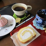 ブローチ - 桜のモンブラン400円＋ブローチランチのコーヒー、豆乳米粉ロール230円＋パンランチのコーヒー
