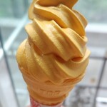 パーラーゆい - マンゴソフトクリーム