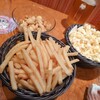 そっくり館キサラ - ミックスナッツとポテトフライは4名だったので2名分ずつに分けてくれた♪ポップコーンはサービス(2名分)