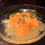 イタリアン チャイナバル村塾 - みんな大好き　サーモンのカルパッチョ