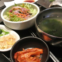 和牛焼肉 土古里 浅草店 - 絶品のわかめスープはお代わりが出来ます。