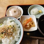 Okayama Udon Sugi Chaya - じゃこご飯と、桜饅頭