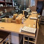 かめ寿司 - 店内のカウンター席です。