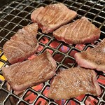 焼肉 龍華園 - タン！甥っ子ちゃんが焼きました