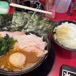 豚骨醤油ラーメン 王道家 - 