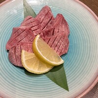 焼肉 龍華園 - 特選厚切り黒牛たん