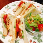 Eikoku ya - チキンとポテトサラダのサンドイッチ