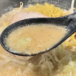 札幌ラーメン 左馬 - スープ