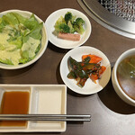 焼肉 冷麺 ユッチャン。 - 今日は絶対キムチ取っとくて思ってたのに…！
      また堪え性なく、焼肉と食べてしまった