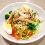 Gasuto - 蒸し鶏とキノコのサラダ