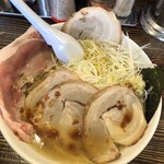 Raamen taizan - エビタレを垂らしたラーメン