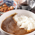Hotaru - お昼のワンコインカレーも大人気！本格的なお肉をしっかり煮込んだ味が自慢