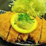 黒豚かつ処　霧島 - お肉は薄いですが脂が甘い☆彡
