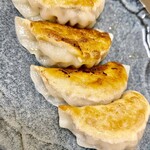 武田屋 - 焼餃子です　先日食べた大陸系の餃子より確実に美味しいです