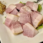 武田屋 - 燻製厚切りハムって円形の分厚いやつ想像すると違いますｗ