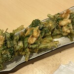 本格炉端 海鮮串焼き 八八 - 白海老と春菊のかき揚げ