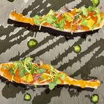 クッチーナ イタリアーナ＆ピッツェリア ズッカ - 本日の一番はこのノルウェーサーモンの低温ミ・キュイ