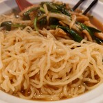 福臨門 - 二玉分くらいありそうな縮れ細麺は柔くない茹で上がりで旨い。