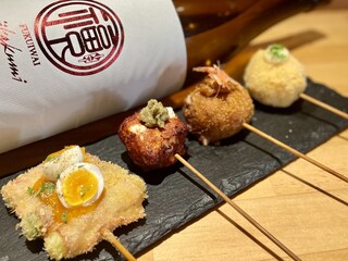 Tsukishima Kuimonoya Bisutoko - アスパラのカルボナーラ串、筍の鶏さつま揚げ串、桜海老と里芋のコロッケ串、しらすの白味噌チーズリゾット串 