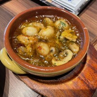 ミゲル フアニ 新宿タカシマヤ タイムズスクエア店 - ミゲルセット　選べるパエリア等全4種+乾杯ドリンク
                  マッシュルームのアヒージョ