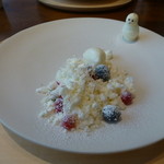 Fujiya 1935 - 2014年2月デザート１　いちごとメレンゲ