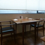 Fujiya 1935 - 2014年2月　２階の窓側の席　平日のこの日も、満席でした。