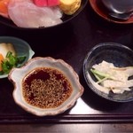 塚本鮮魚店 - お漬物と出汁醤油。