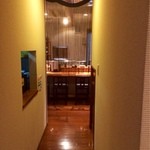 塚本鮮魚店 - 左の小窓がお会計。