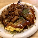 Okonomiyaki Teppanyaki Fuwa - お好み焼き(肉玉そば牛すじのせ)