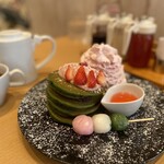 エッグスンシングス - ・桜抹茶パンケーキ（パンケーキ）
            ・アールグレイティー