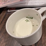 湘南の魚とワインの店 ヒラツカ - お通しのスープ