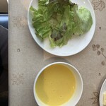 Bistro Bisque - コーンスープ、サラダ