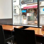 SHUTTERS - 向かいに気になるﾓﾛｯｺ料理店