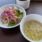 RESTAURANT PICCATA - 和風ドレッシングのかかったサラダと、青海苔を卵とじしたあっさりスープ