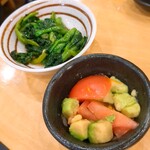 屋台居酒屋 大阪 満マル - 菜の花のわさび和え、トマトとアボカド