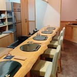 くずし割烹 樋ぐち - お昼はカウンターのみ　6席