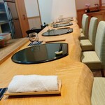 くずし割烹 樋ぐち - お昼はカウンターのみ　6席