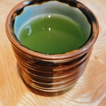 くずし割烹 樋ぐち - 緑茶　これがまた美味しくて落ち着く