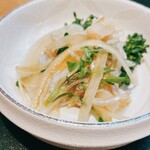 くずし割烹 樋ぐち - たいらぎ貝のサラダ　秒で食べた