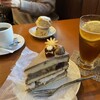 Kohi Hannari - 手前がほうじ茶ショートケーキと紅茶スカッシュ。奥がさくらピーチスコーンサンドとアメリカン