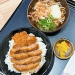 熟成とんかつ 天膳 - 黒豚ソースかつ丼・おろしそばセット（1628円）