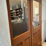 名曲カフェ エグモント - 入り口の扉