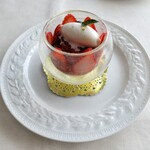 ラー・エ・ミクニ - 奥にピンク色の桜ジュレも入っていました。感動の味のハーモニー。