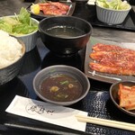 Yakiniku Dokoro Emmusubi - 縁結び定食は950円という嬉しいお値段