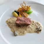 ラー・エ・ミクニ - 仔牛のロースト柔らかぁ～。マッシュルームソースと良く合います。