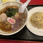 桃花園 - 醤油ラーメンと半チャーハンセット