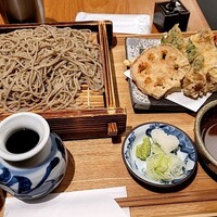 手打ち蕎麦 欅 - 大海老とキスの天せいろ