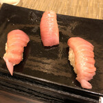 すし処 なかみぞ - 6．生メジマグロ（佐渡島）