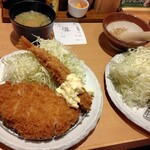 豚屋とん一 - 並とんかつ定食880円に海老フライ230円と並とんかつ定食